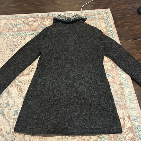 Cute grey wool coat! - Picture 8 of 15